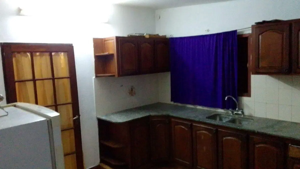 EN VENTA CASA 2 DORM. Y COCHERA B° S. MARTIN. V.M. 2