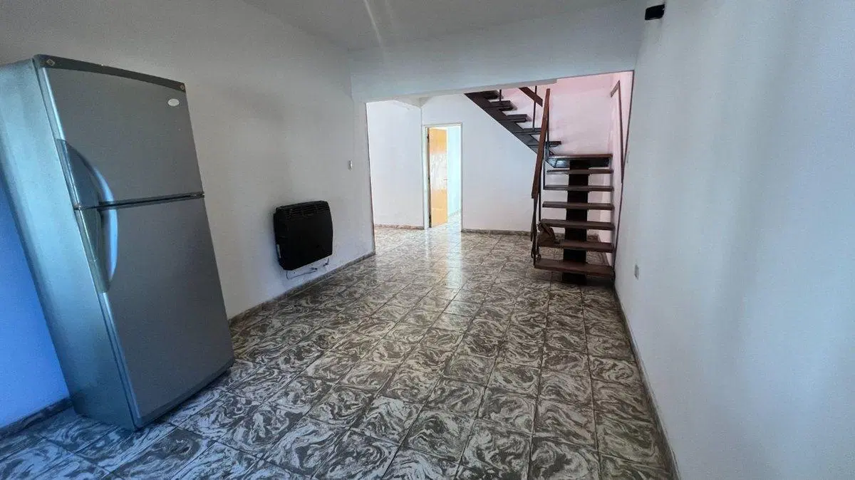 CASA EN VENTA 4 DORM.+ DTO. B° RIVADAVIA V. MARIA 3