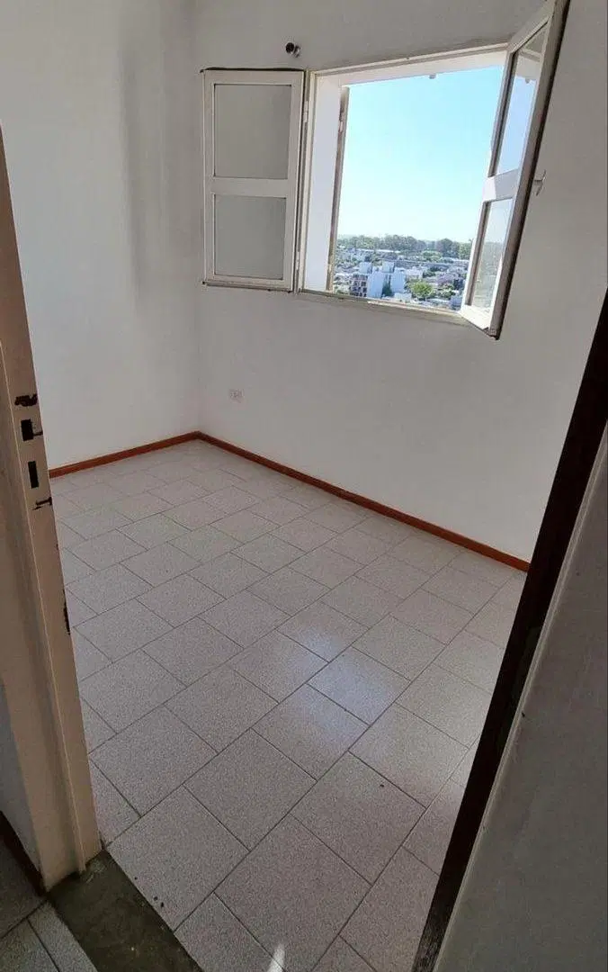 EN VENTA DPTO AMPLIO 3 DORM. ZONA COSTANERA 2