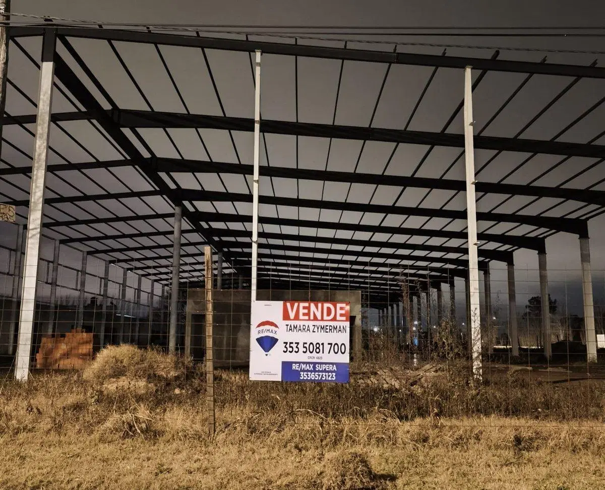 LOCALES COMERCIALES EN VENTA SOBRE RUTA N° 9 V.M 4