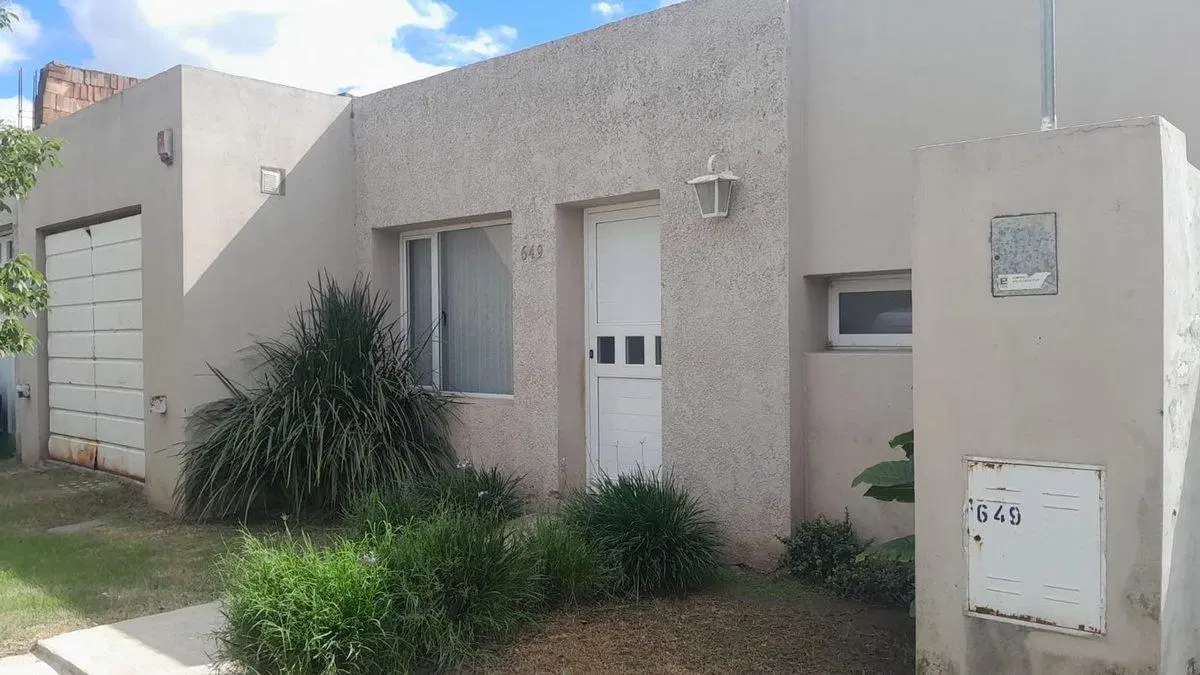 CASA EN VENTA CON PILETA VILLA MARÍA-APTA CREDITO 3