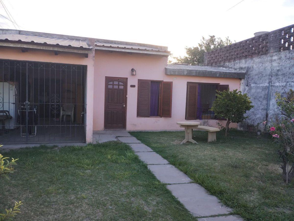 Foto de EN VENTA CASA 2 DORM. Y COCHERA B° S. MARTIN. V.M., imagen 5