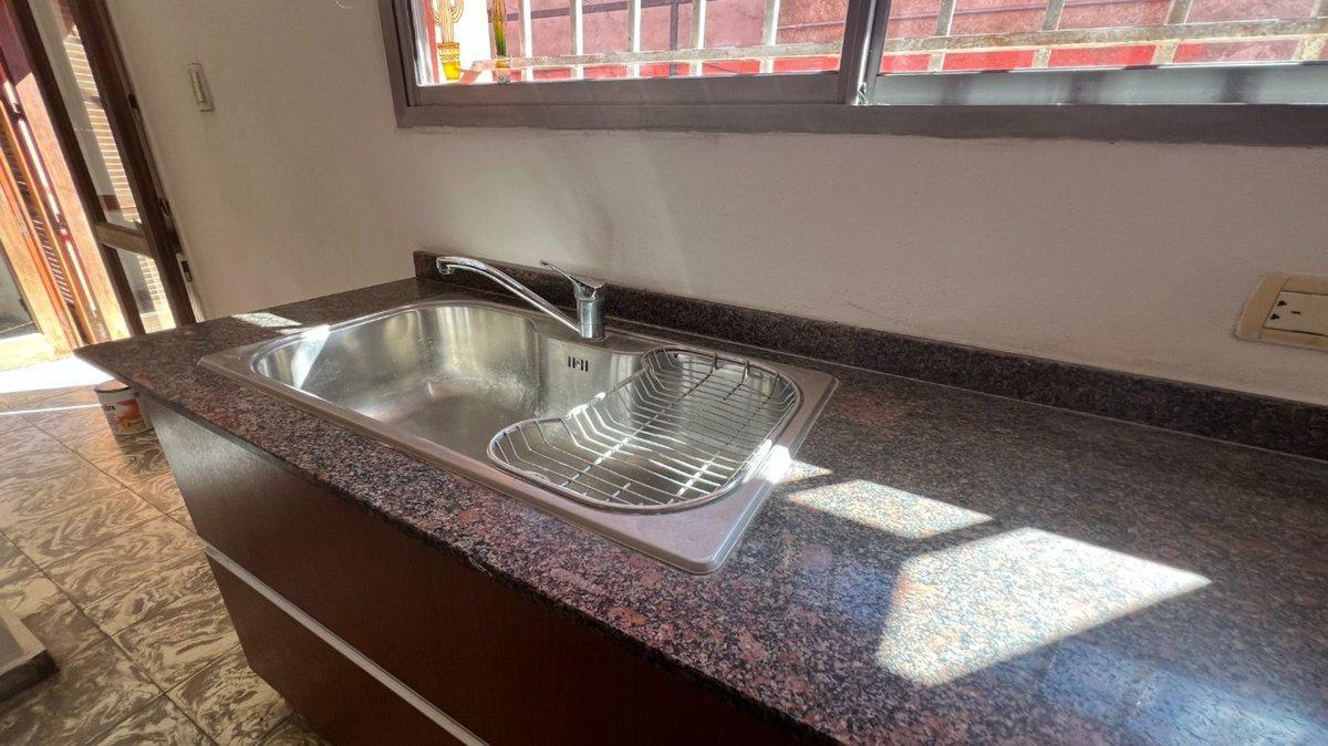 Foto de CASA EN VENTA 4 DORM.+ DTO. B° RIVADAVIA V. MARIA, imagen 4