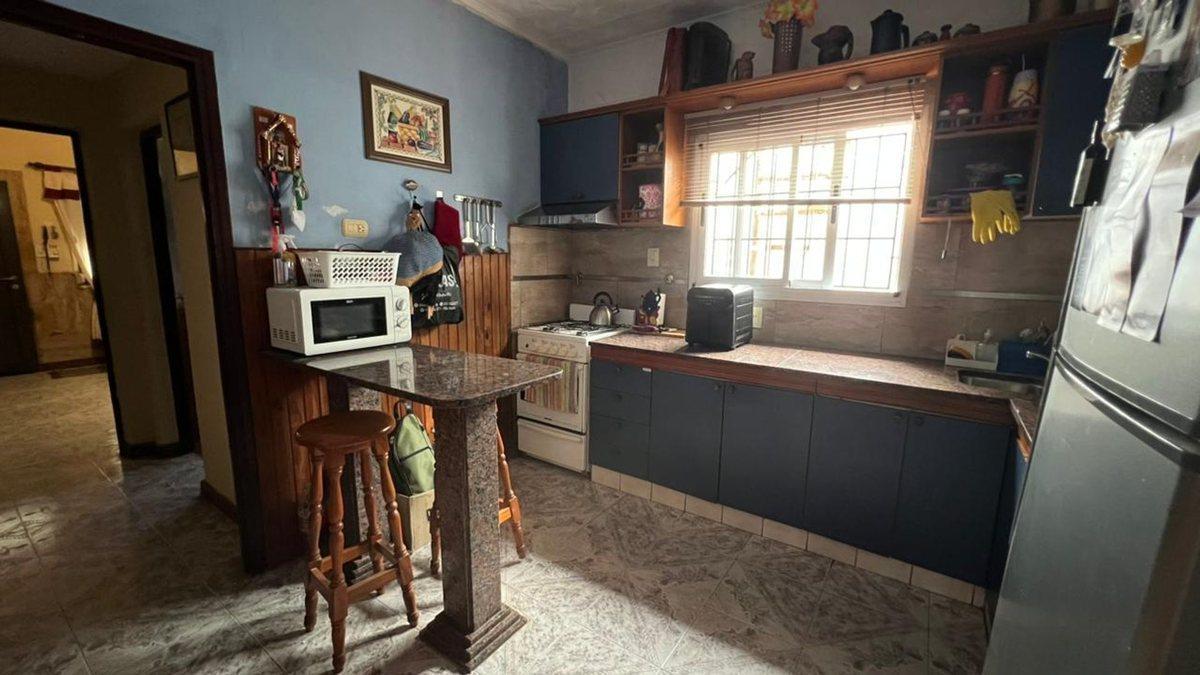 Foto de SE VENDE CASA 4 DORM B° AMEGHINO, V.M. C/ESCRITURA, imagen 5