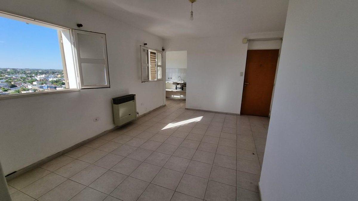 Foto de EN VENTA DPTO AMPLIO 3 DORM. ZONA COSTANERA, imagen 1