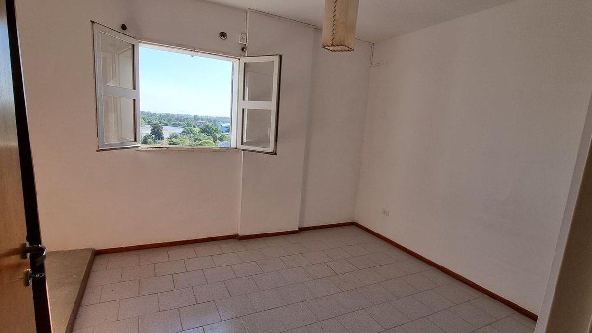 Foto de EN VENTA DPTO AMPLIO 3 DORM. ZONA COSTANERA, imagen 4
