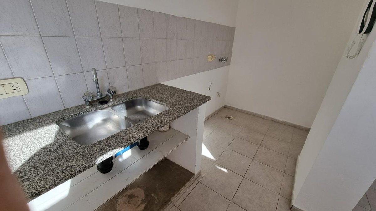 Foto de EN VENTA DPTO AMPLIO 3 DORM. ZONA COSTANERA, imagen 2