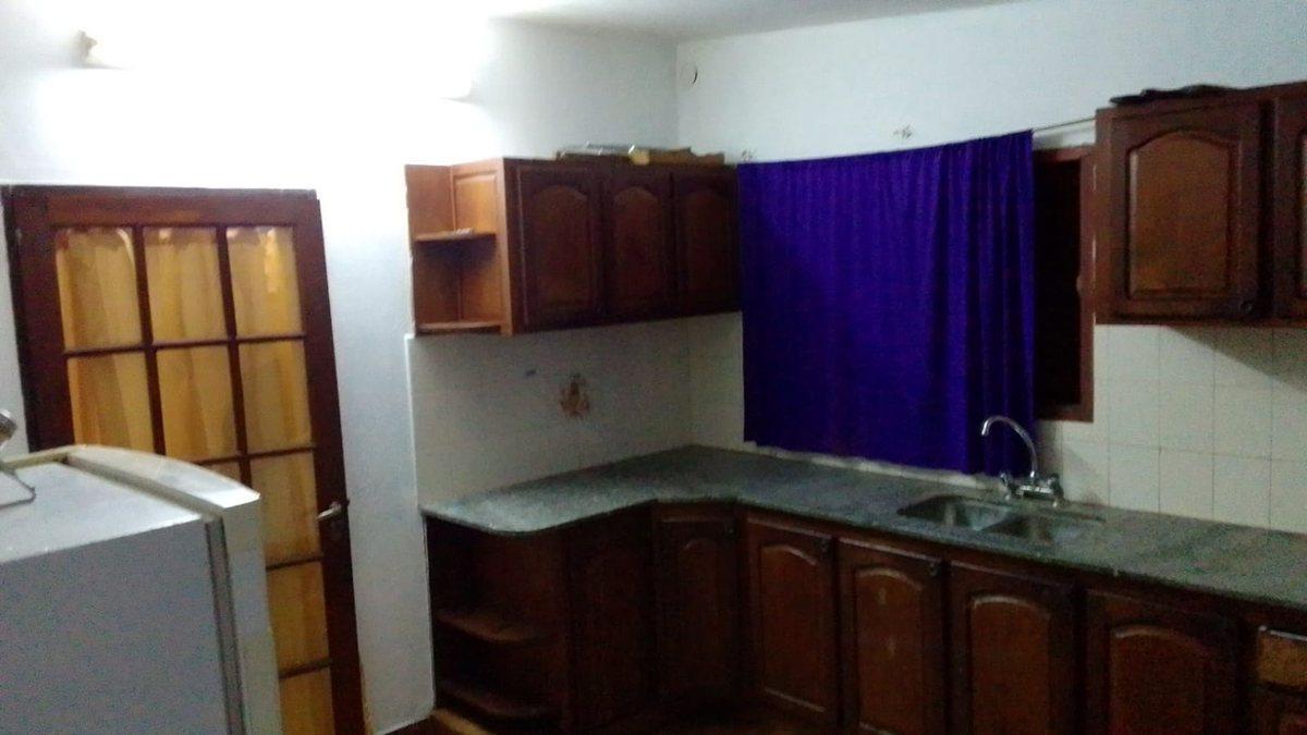 Foto de EN VENTA CASA 2 DORM. Y COCHERA B° S. MARTIN. V.M., imagen 3