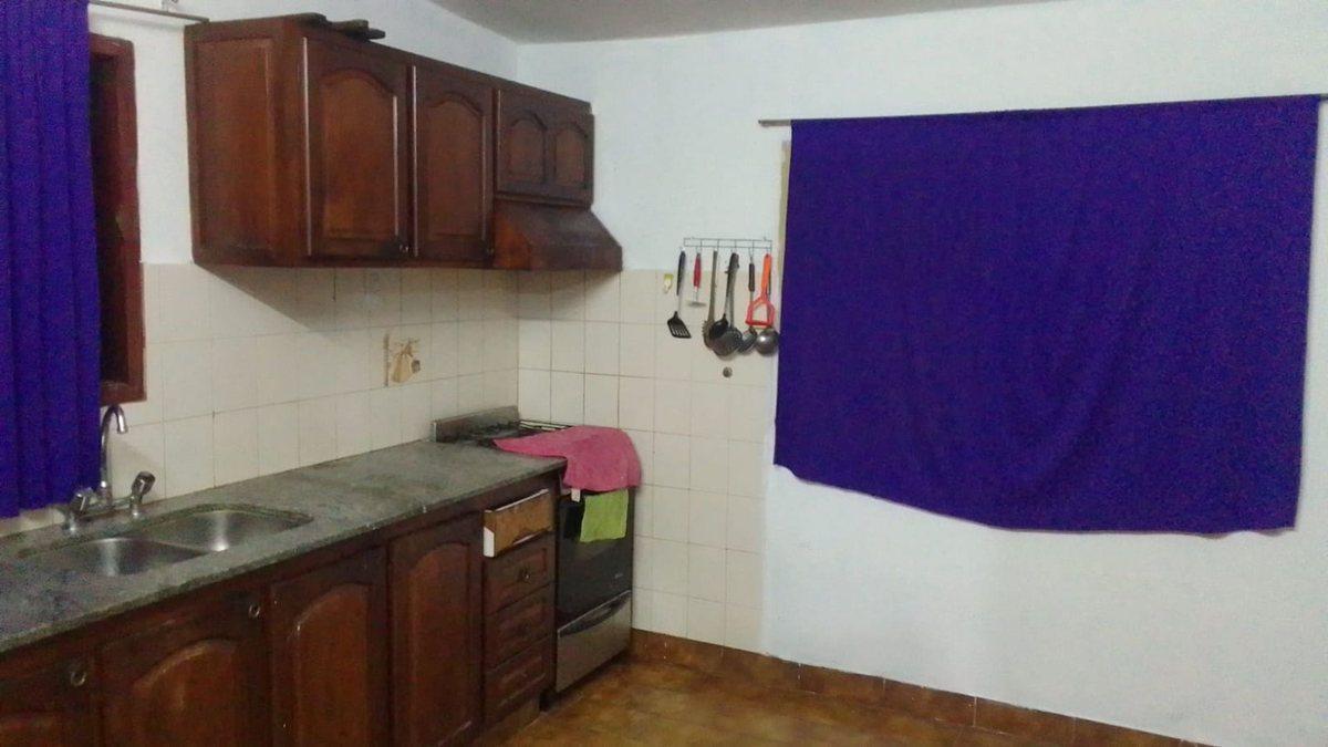Foto de EN VENTA CASA 2 DORM. Y COCHERA B° S. MARTIN. V.M., imagen 4