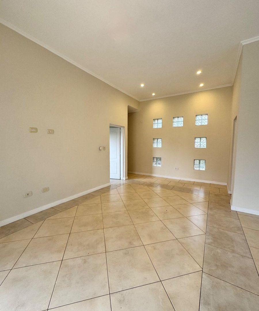 Foto de SE VENDE CASA 2 DORMITOR B LAS ROSAS VILLA NUEVA, imagen 4