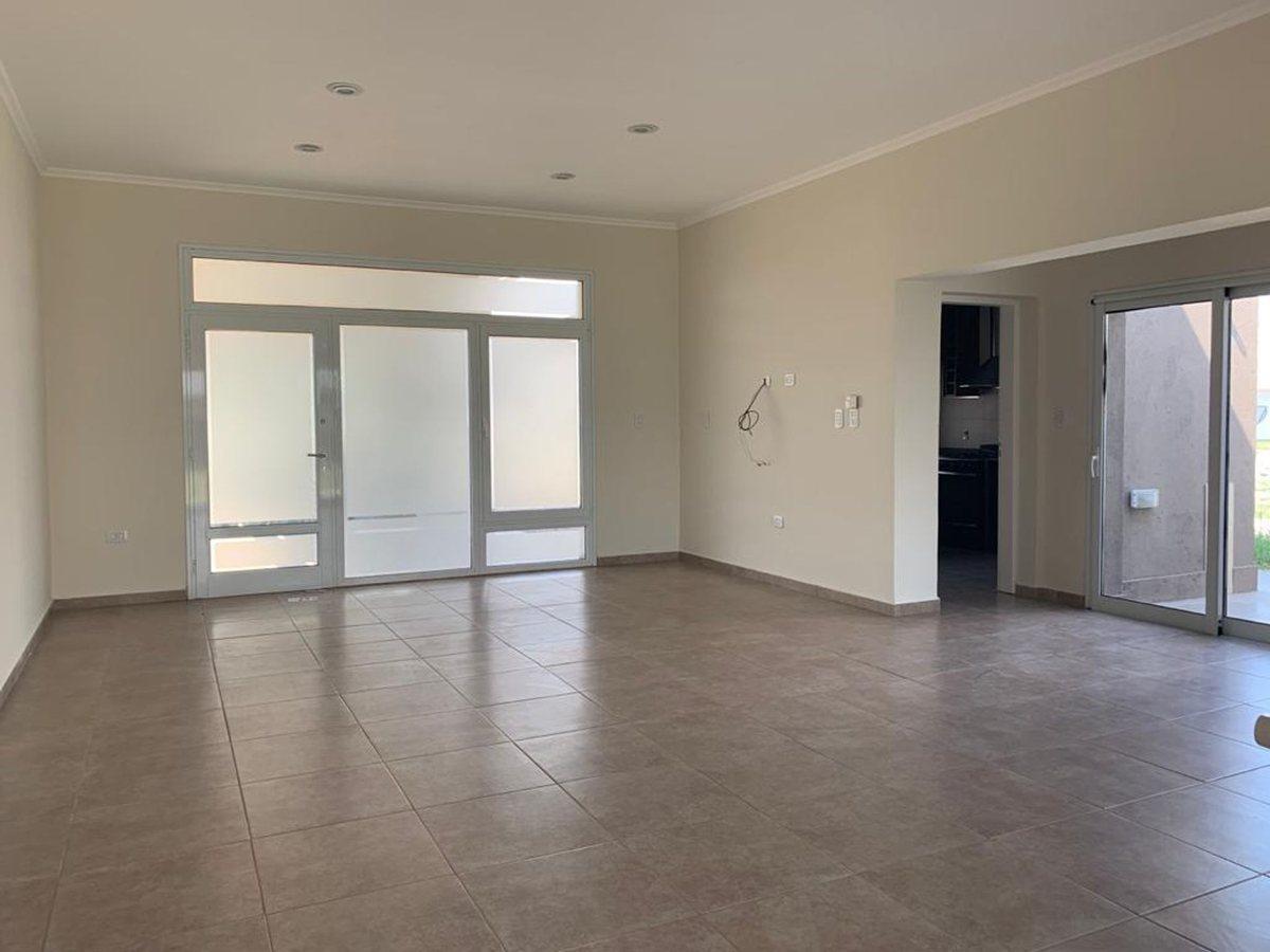 Foto de SE VENDE CASA 3 DORMITOR B LAS ROSAS VILLA NUEVA, imagen 1