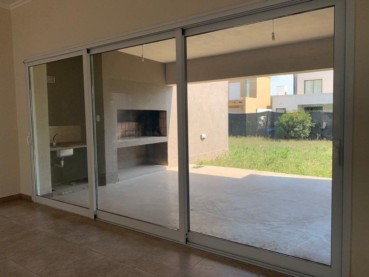 Foto de SE VENDE CASA 3 DORMITOR B LAS ROSAS VILLA NUEVA, imagen 3