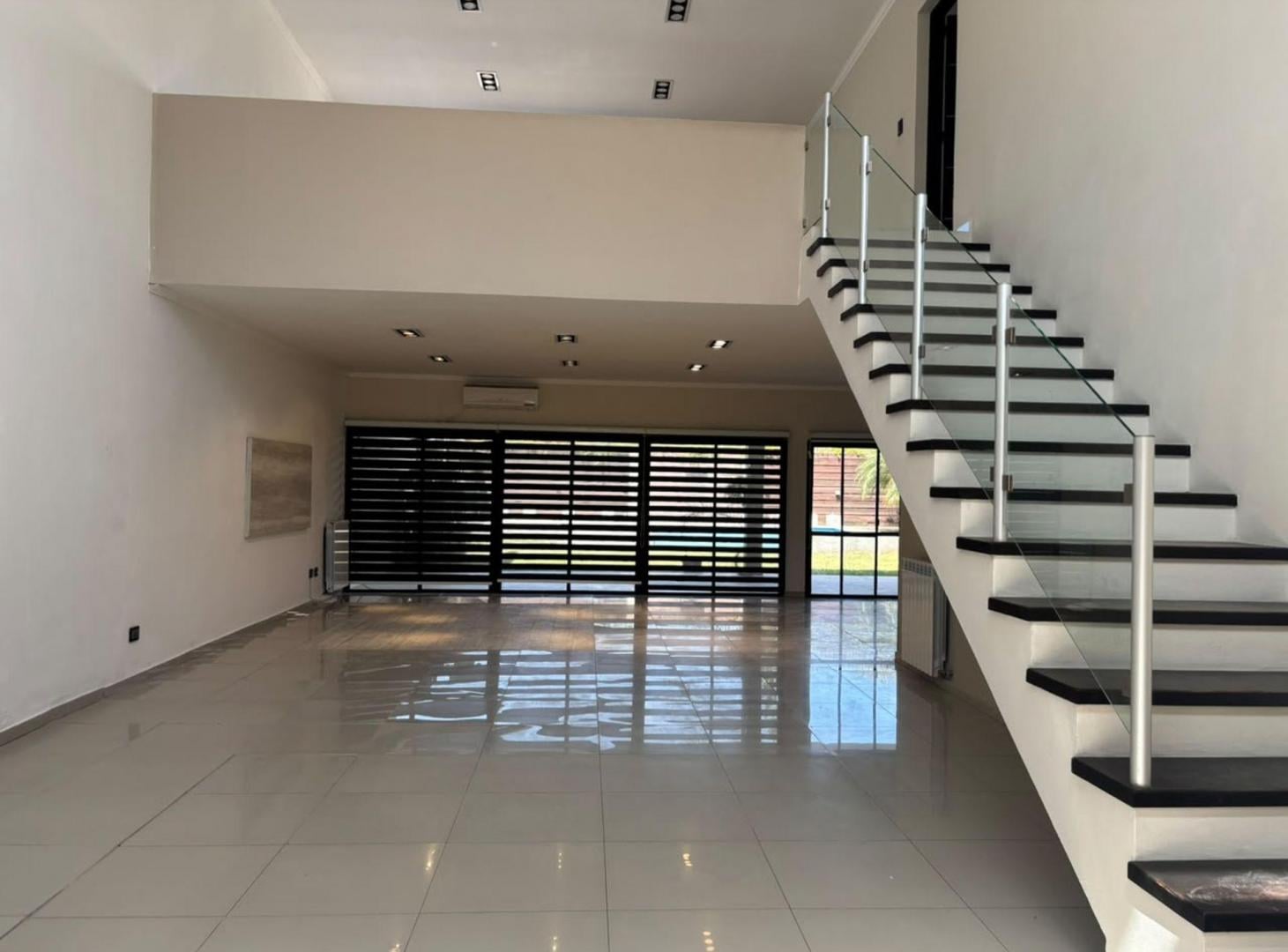 Foto de SE VENDE CASA DE CATEGORIA, LA RESERVA VILLA NUEVA, imagen 1