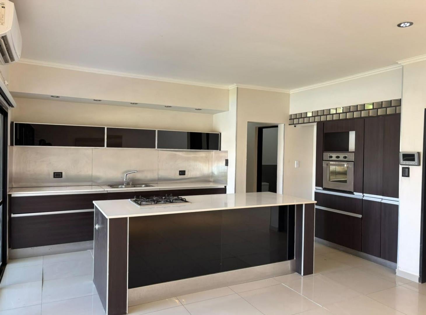Foto de SE VENDE CASA DE CATEGORIA, LA RESERVA VILLA NUEVA, imagen 2