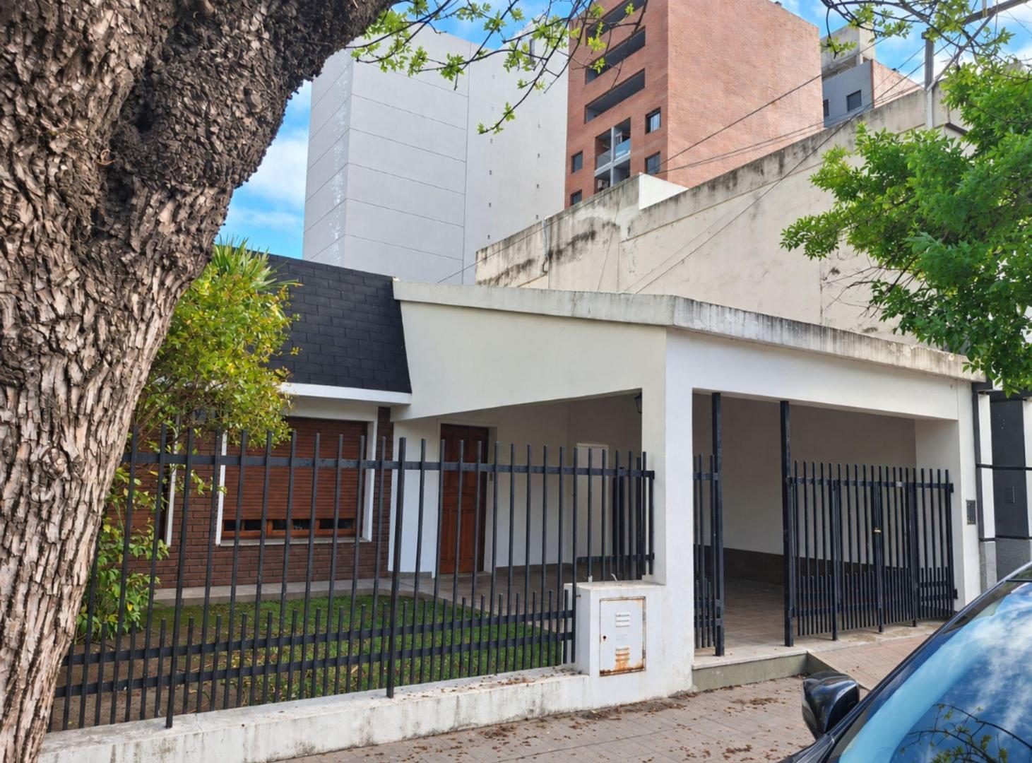 Foto de VENTA CASA 3 DORMITORIOS CENTRO VILLA MARIA, imagen 1