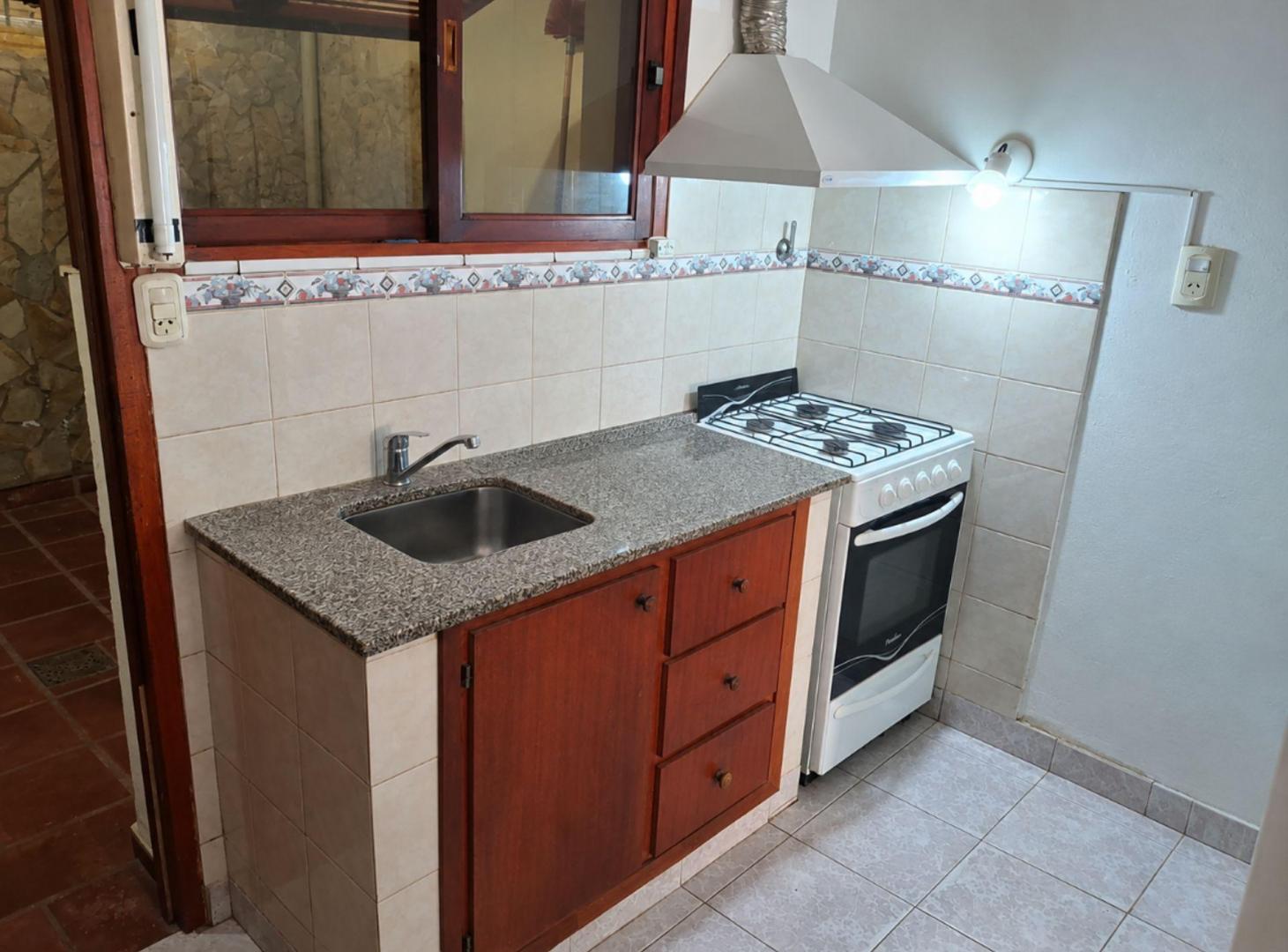 Foto de SE VENDE CASA 1 DORMITORIO B GUEMES VILLA MARIA, imagen 5