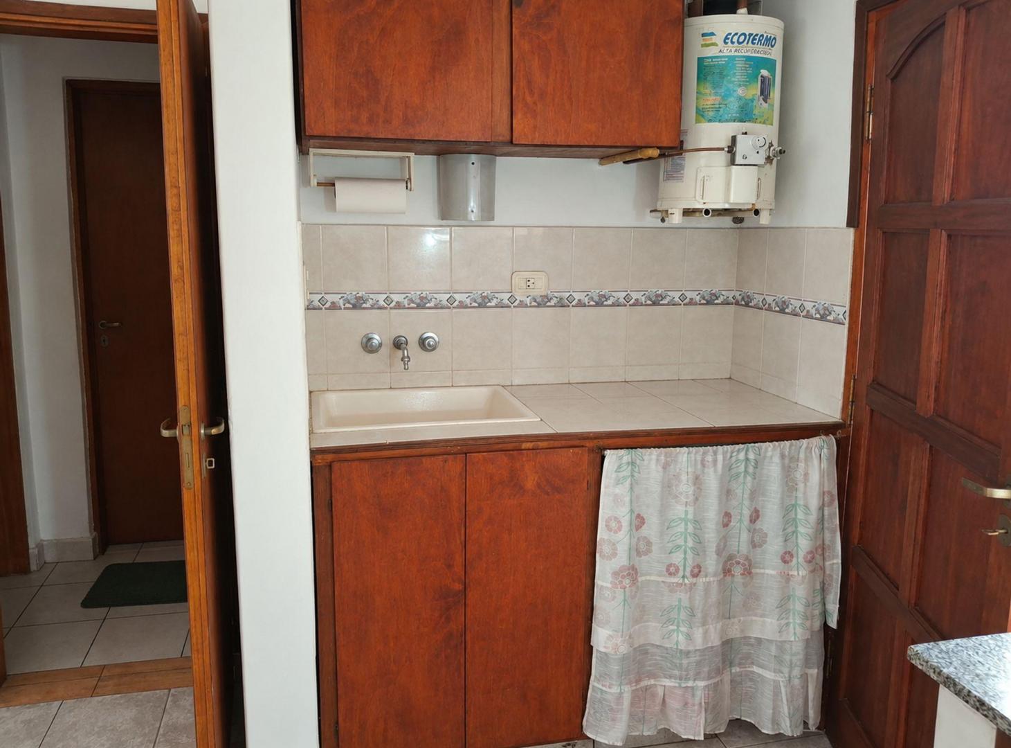 Foto de SE VENDE CASA 1 DORMITORIO B GUEMES VILLA MARIA, imagen 2