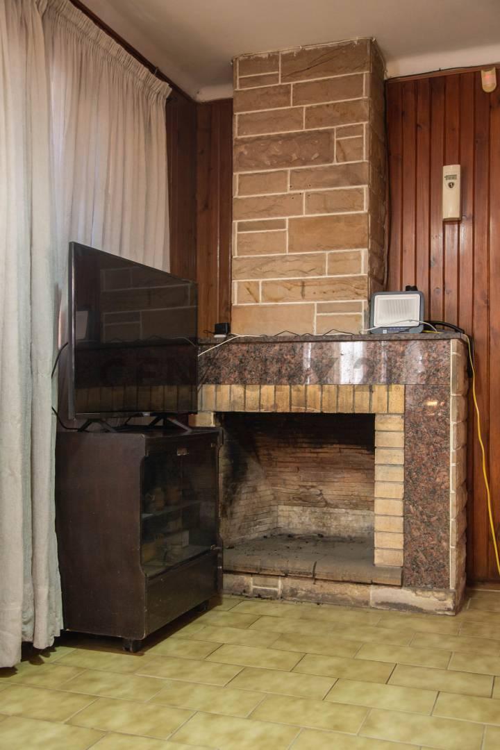 Venta Casa 5 Ambientes con Gran Cochera, Quincho y Pileta 3
