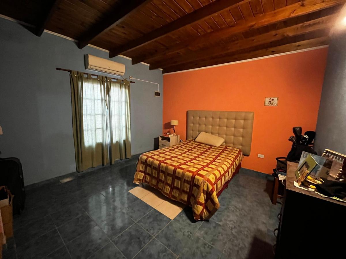Vendo Casa con Local en Concepción del Uruguay, Entre Ríos. 2