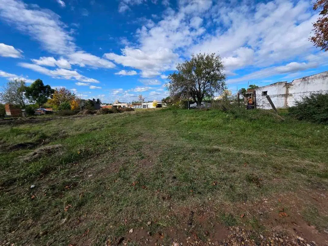 Vendo Terreno de 365 m2 en Concepción del Uruguay, Entre Ríos. 2