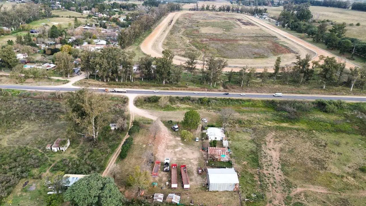 Vendo Lote de 4.200 m2 Con Casa, R 39 en Concepción Del Uruguay E R 4