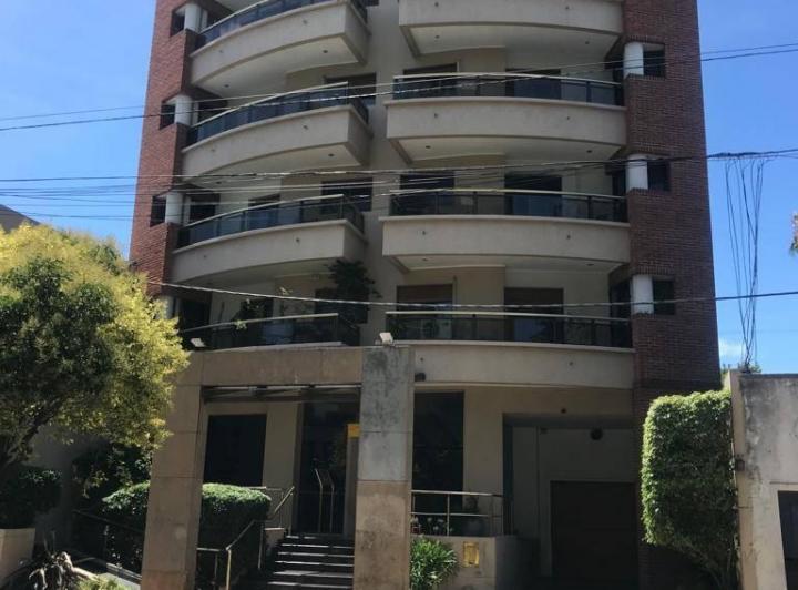 Departamento en alquiler c/ cochera en La Plata 1