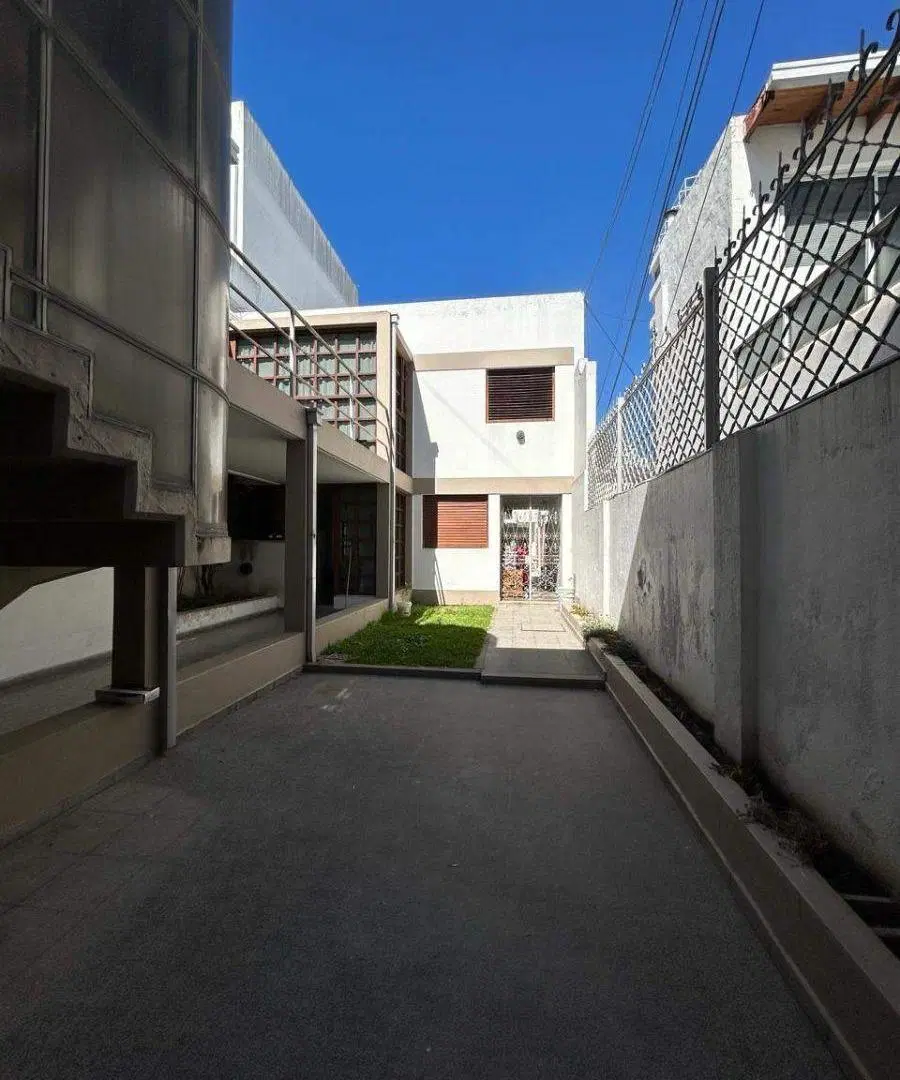 Casa en venta c/ cochera en La Plata 1
