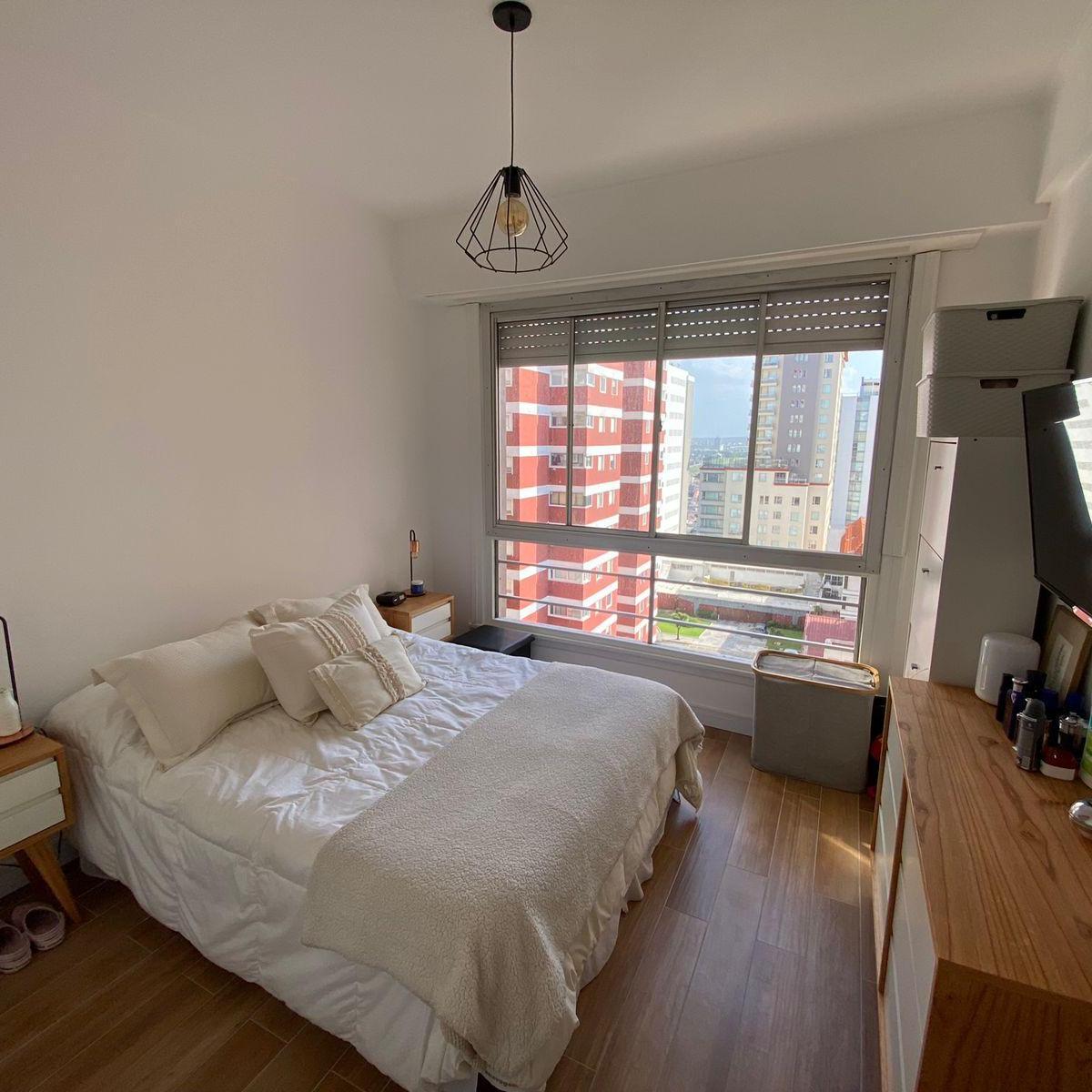 Foto de Departamento 3 ambientes con 2 baños y cochera en Playa Grande con, imagen 2