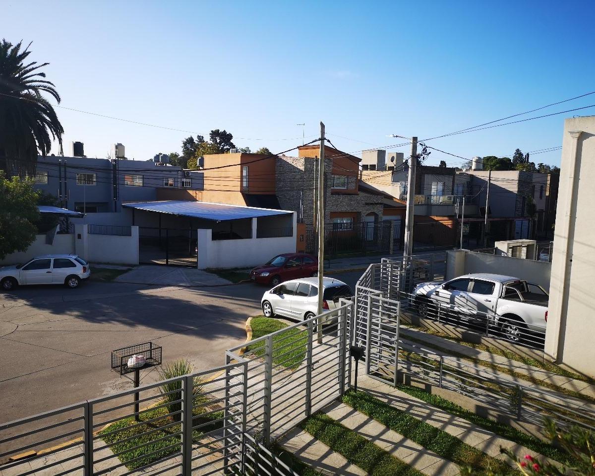 Dúplex en Venta en Ituzaingó–2 Dorm., Garage y Patio–cerca de Acceso Oeste 5
