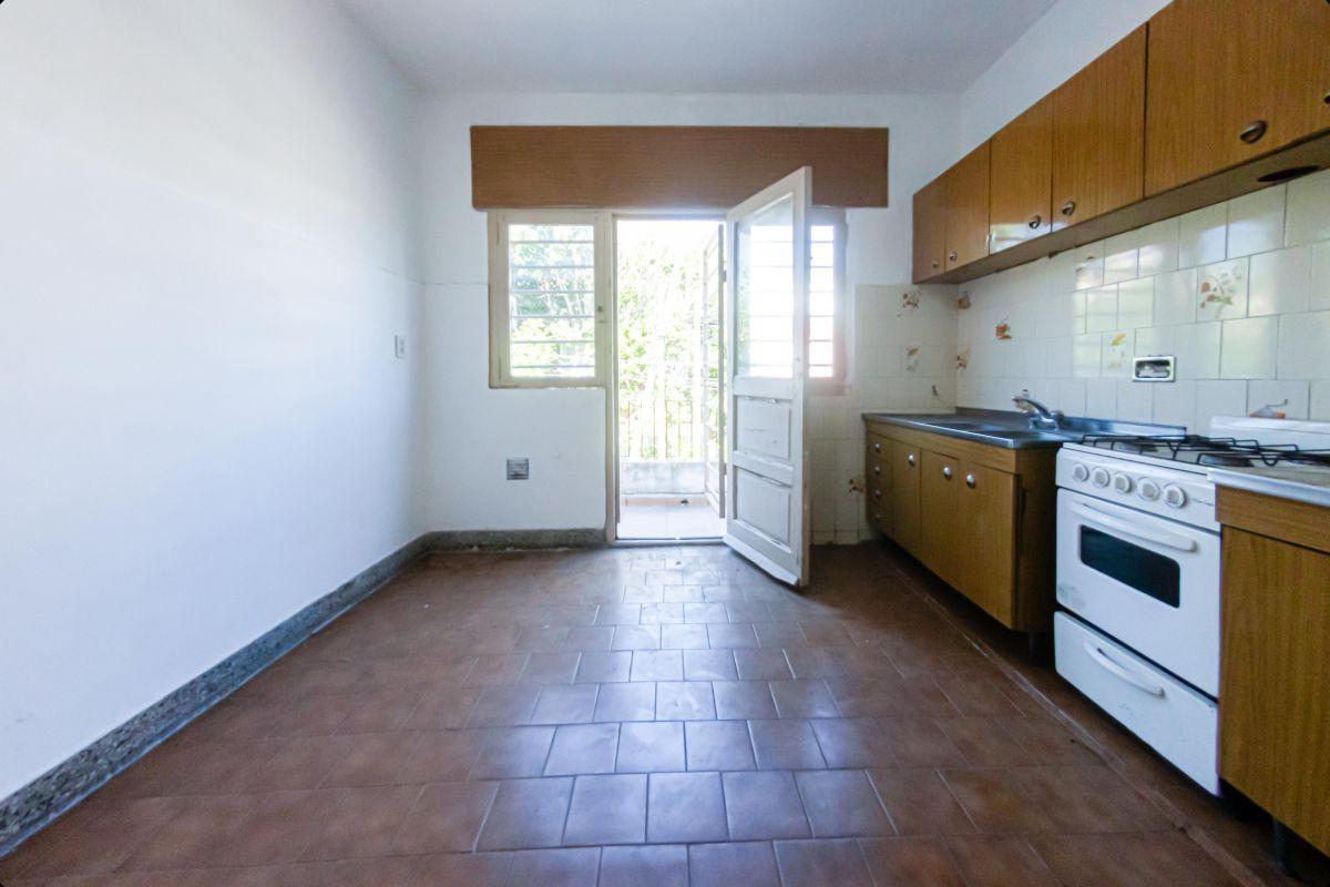 Venta-Caseros-PH 3 ambientes con patio, balcón y terraza + Local y/o cochera