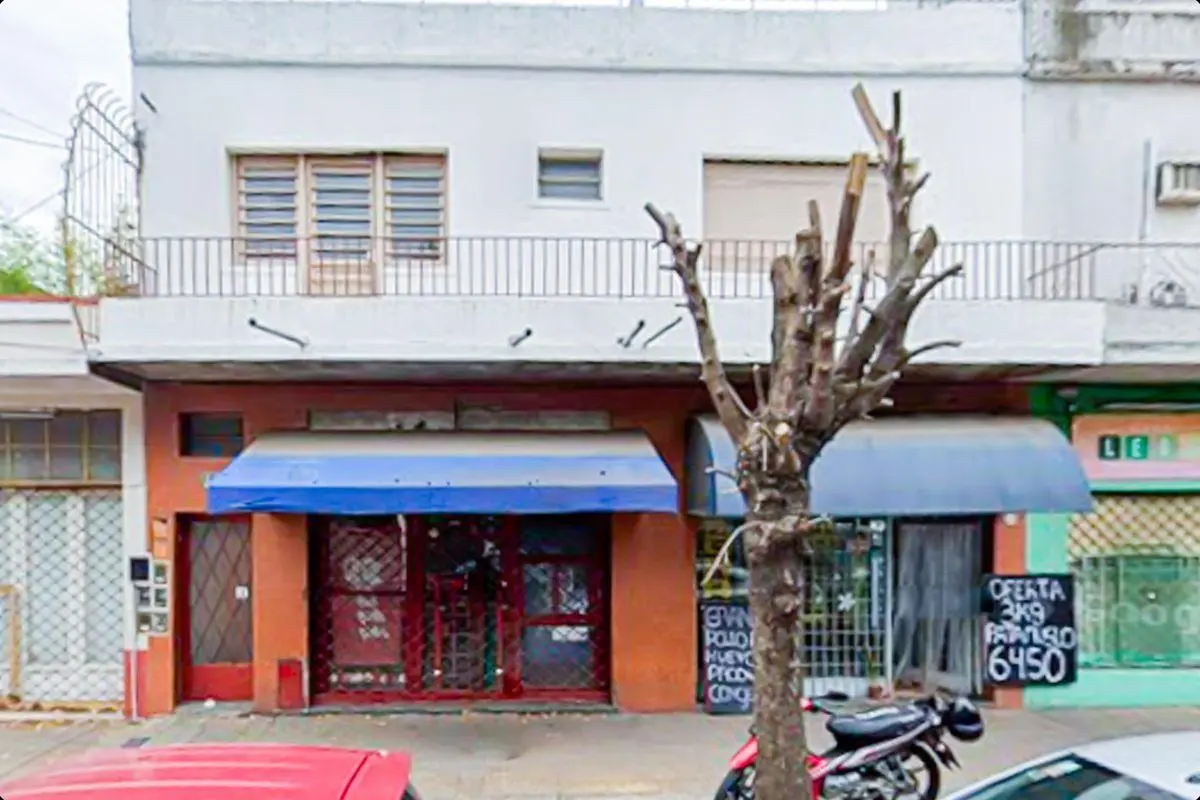 Venta-Caseros-PH 3 ambientes con patio, balcón y terraza + Local y/o cochera 1
