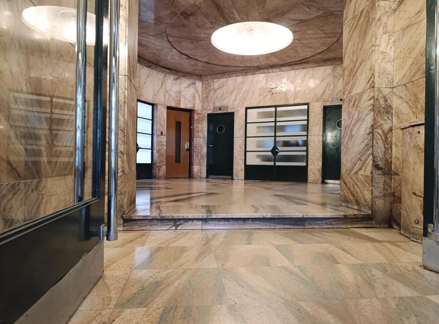 Foto de Venta. Departamento en Recoleta. Excelente edificio, imagen 2