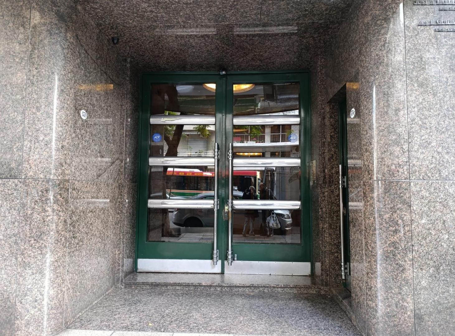 Venta. Departamento en Recoleta. Excelente edificio