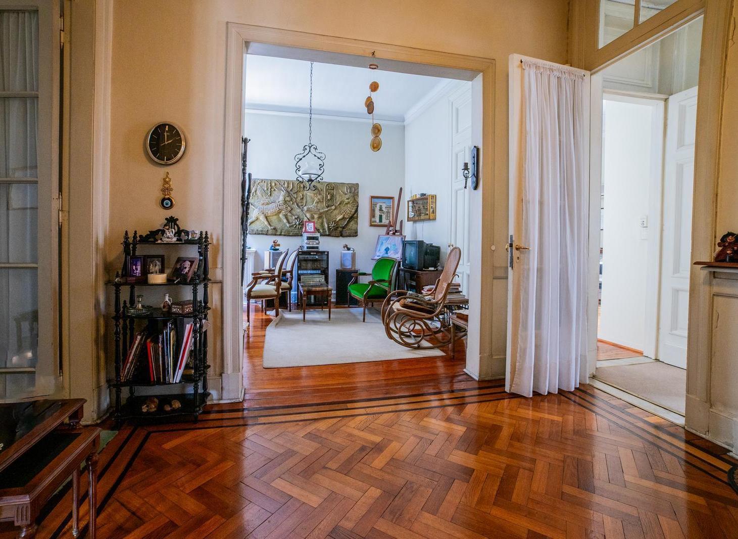 Venta. Departamento de 4 ambientes en Monserrat. Clásico con terraza y parrilla