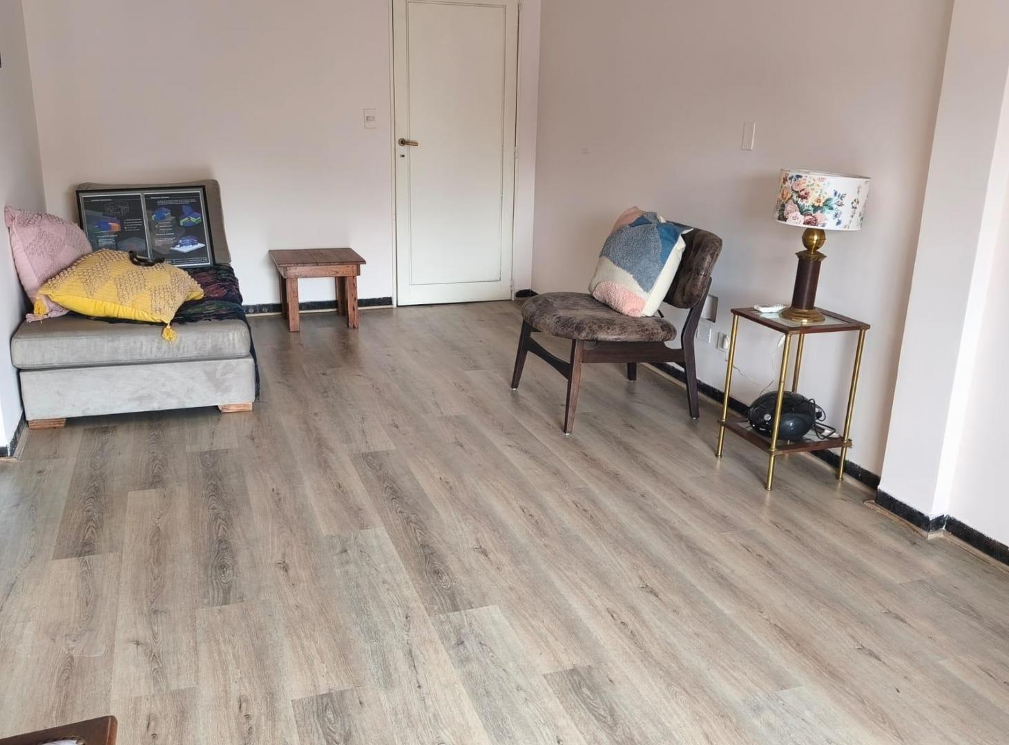 Foto de Venta Martínez. Departamento de 3 ambientes con patio y balcón., imagen 2