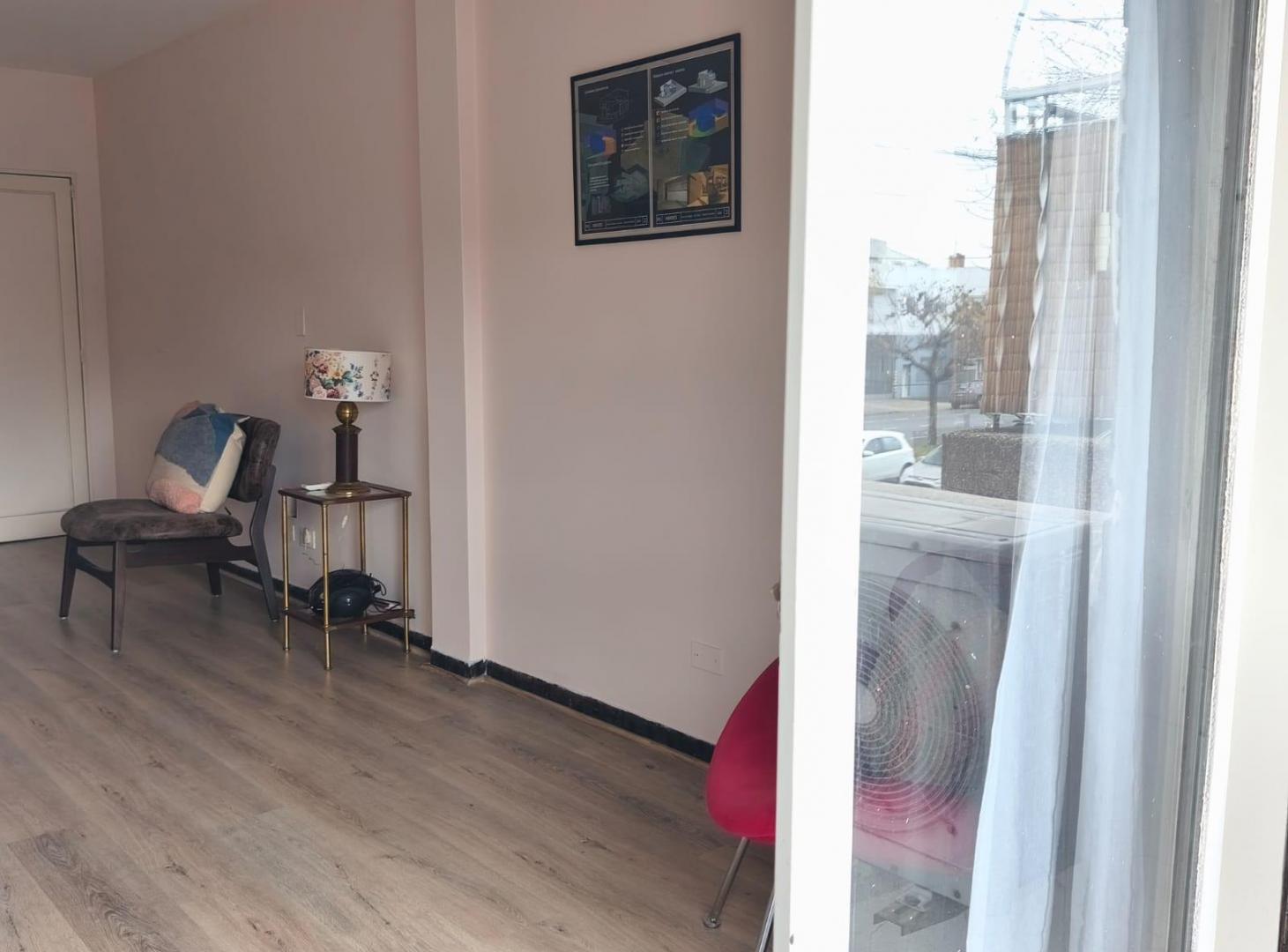 Foto de Venta Martínez. Departamento de 3 ambientes con patio y balcón., imagen 3