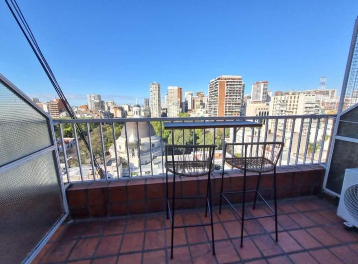 Colorido Loft con Vista a la Ciudad 1