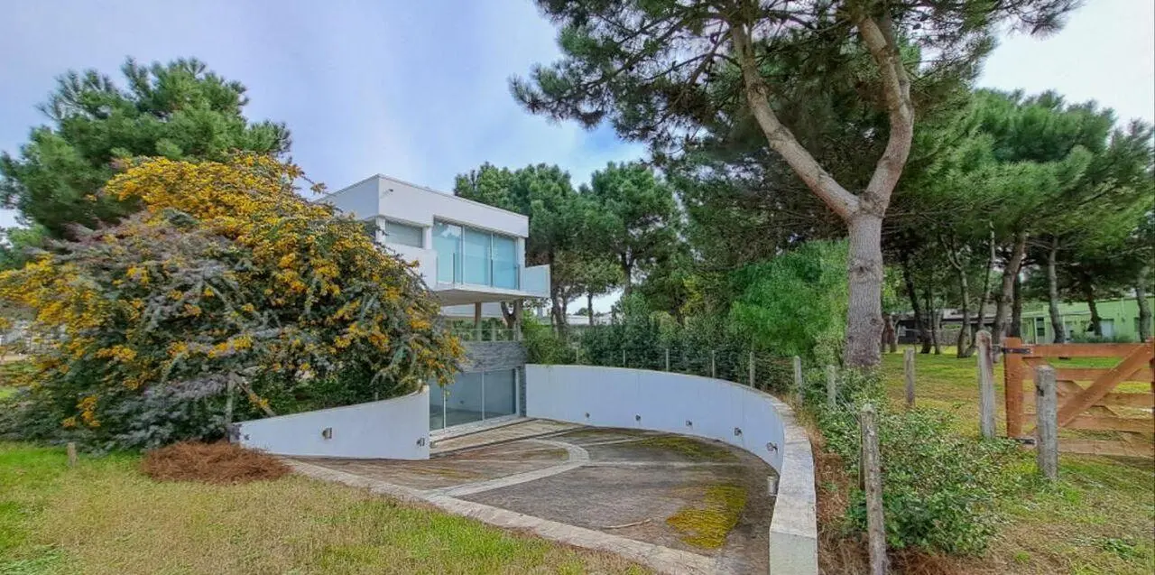 Alquiler exclusiva casa de 4 dormitorios con Playroom y Gimnasio - Barrio La Herradura Pinama 4