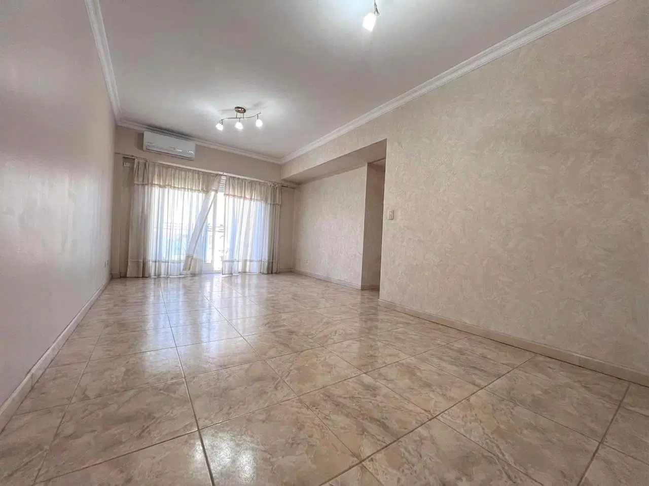 Venta Departamento 4 Ambientes, al frente, con balcon - en Caballito 4