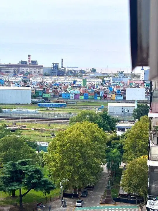 Depto tipo piso, 4 amb con depend, vista al rio, sobre Avenida Callao a mts de Av Libertador 3