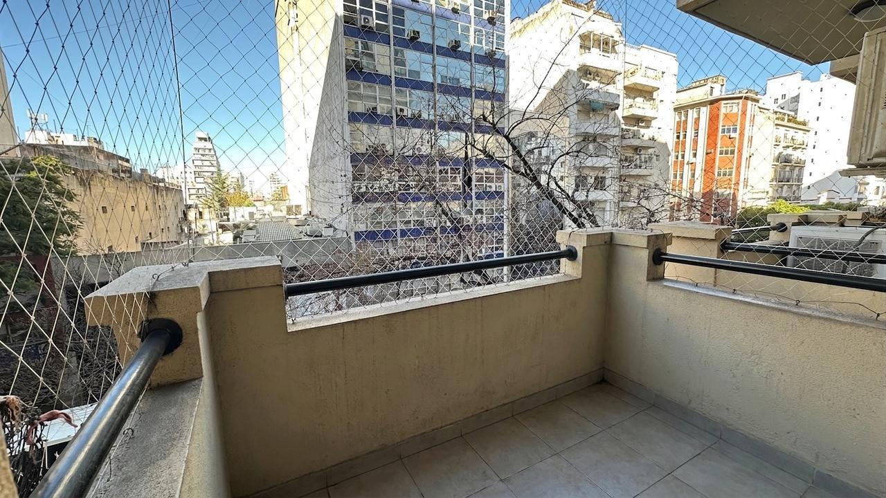 Departamento en alquiler. Luminoso con Balcón. Monserrat, CABA