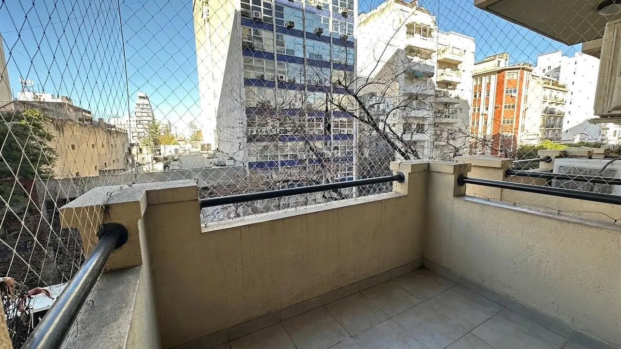Departamento en alquiler. Luminoso con Balcón. Monserrat, CABA 2