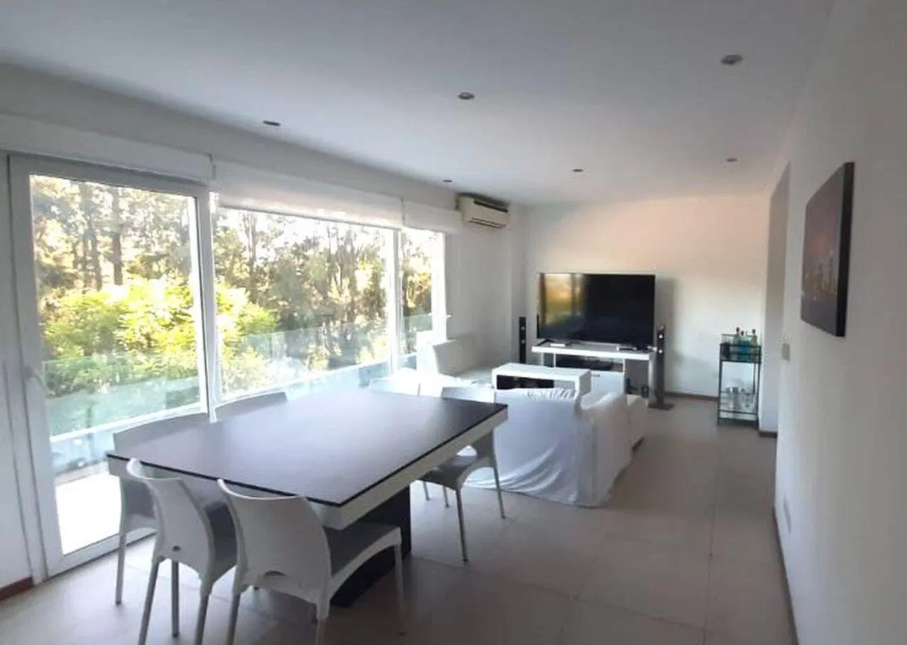 Alquiler anual (o temporal) - Departamento 2 ambientes con balcón y cochera - Full amenities 3