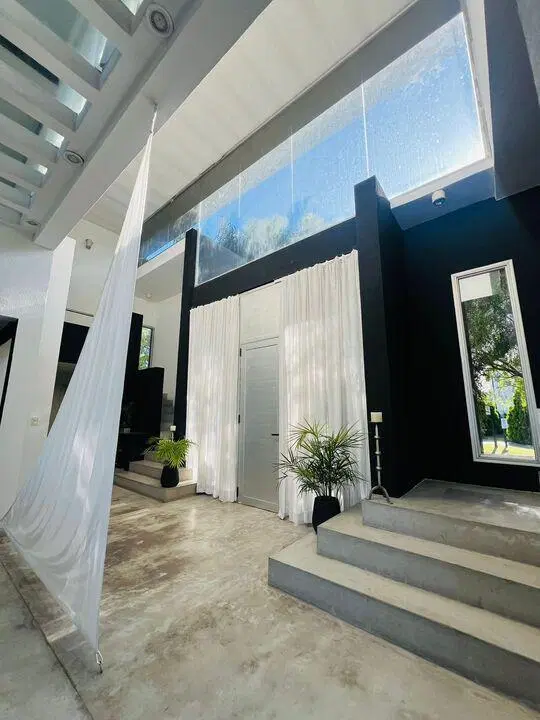 Casa moderna a la launa, 4 dormitorios, amarra, pileta, yazuzzi, sauna en barrio San Isidro Labrador 2