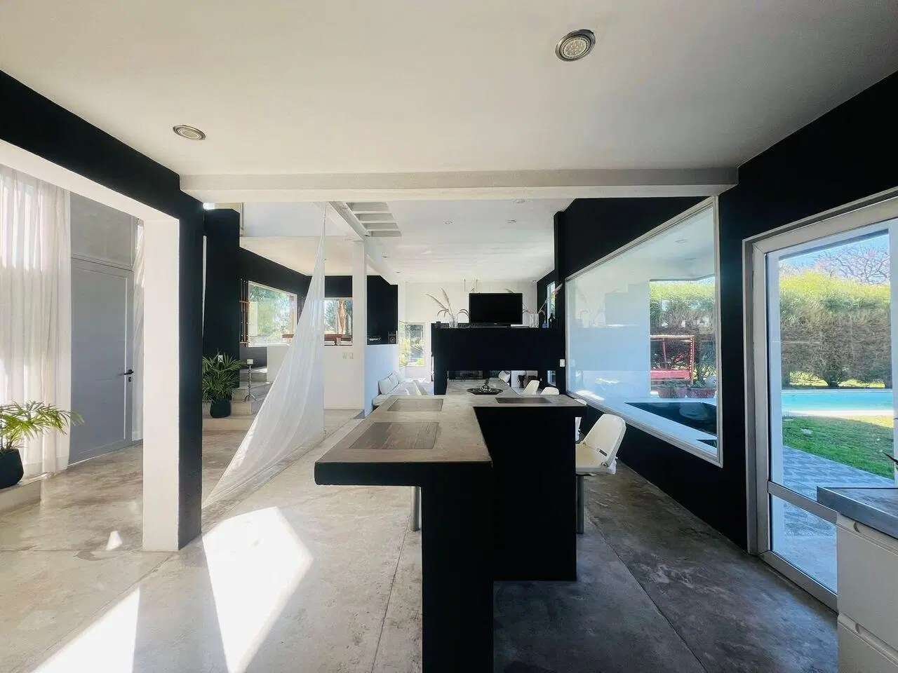 Casa moderna a la launa, 4 dormitorios, amarra, pileta, yazuzzi, sauna en barrio San Isidro Labrador 8
