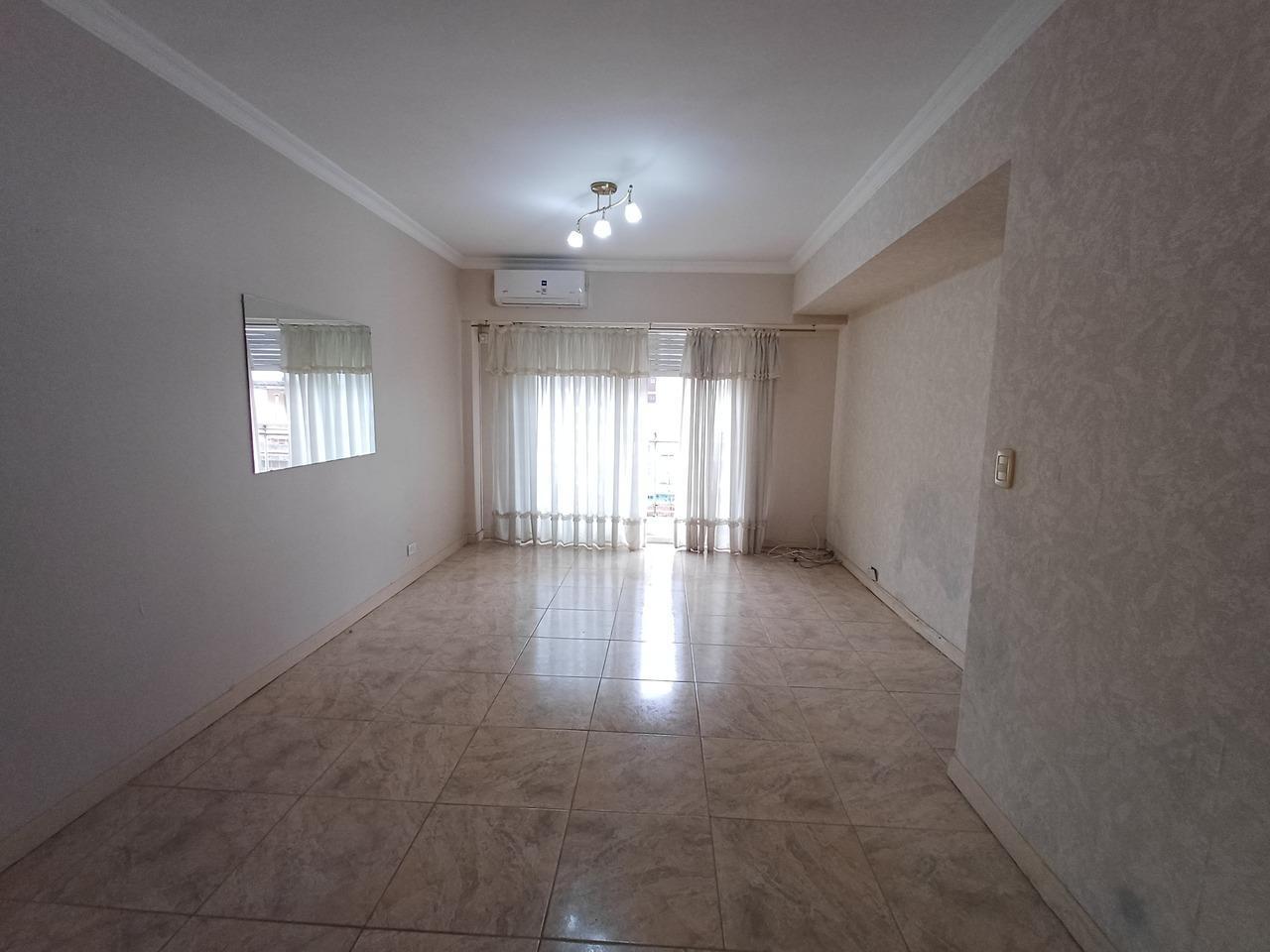 Foto de Venta Departamento 4 Ambientes, al frente, con balcon - en Caballito, imagen 4
