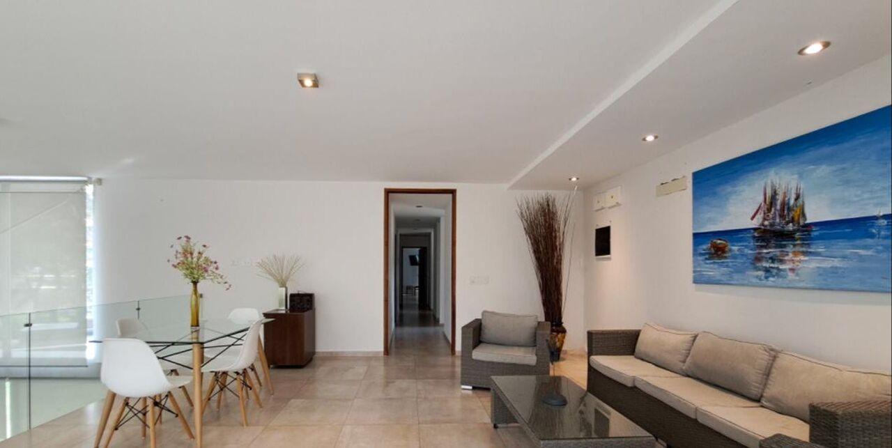 Foto de Alquiler Temporal - Casa de 4 dormitorios con Playroom y Gimnasio, imagen 2