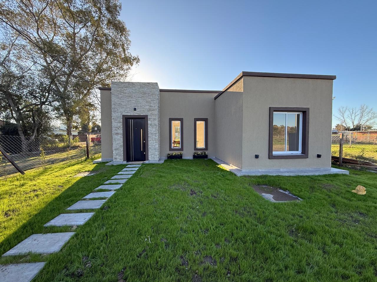 Foto de OPORTUNIDAD - Casa a estrenar - 3 ambientes c/Jardin - Loma Verde, imagen 2