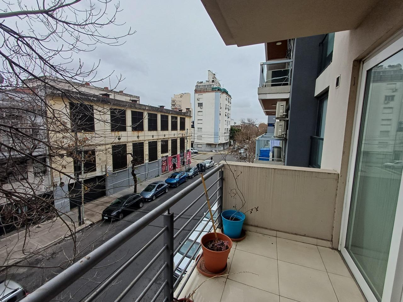 Foto de Excelente monoambiente con cochera y balcón al frente en Caballito, imagen 4