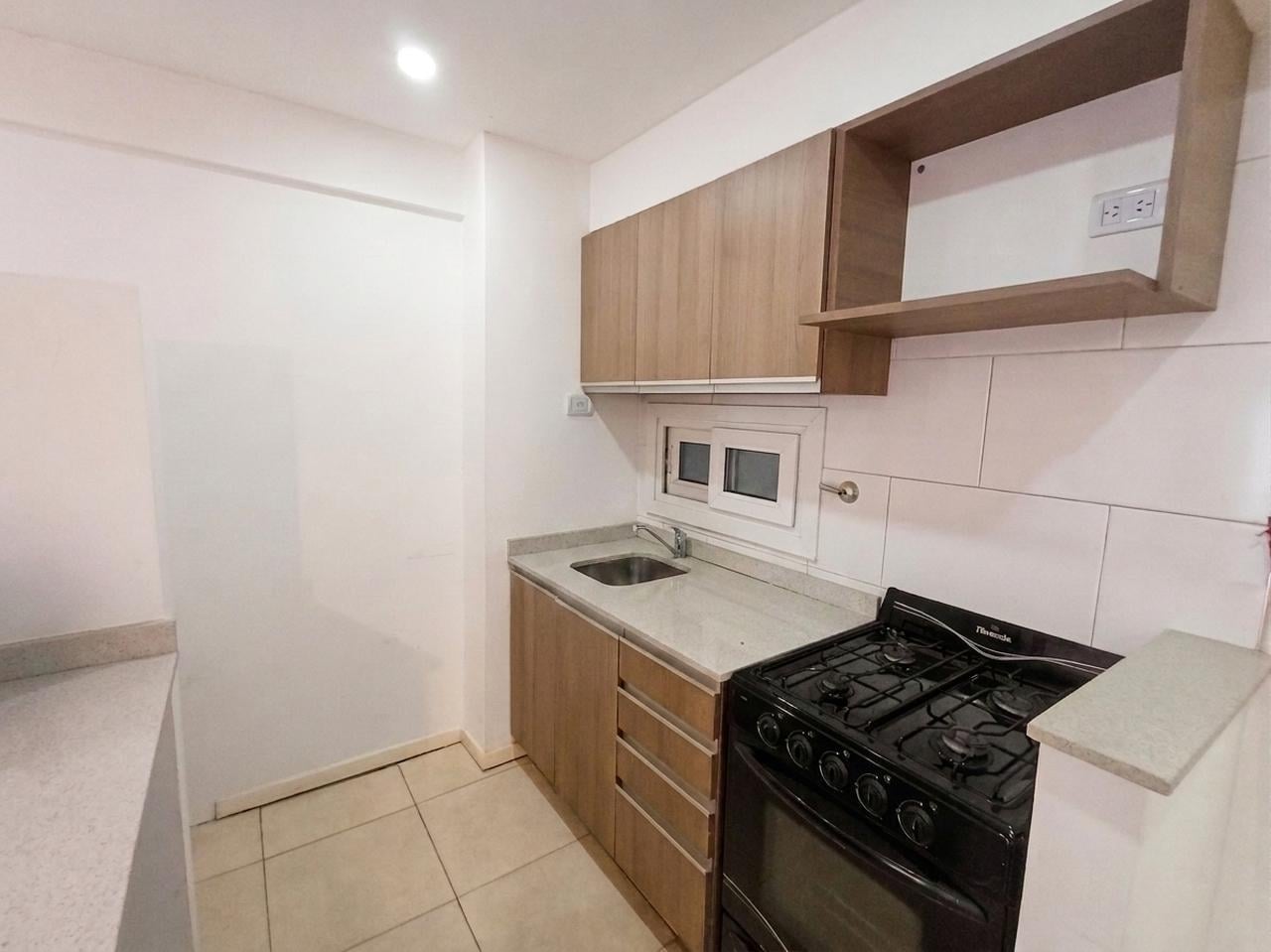 Foto de Excelente monoambiente con cochera y balcón al frente en Caballito, imagen 1